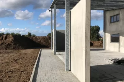 Bigger view of Omgevingswerken terras en waterdoorlatende klinkers