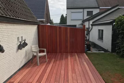 Bigger view of Aanleg terras en wand in padouk, blind gemonteerd