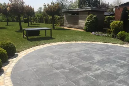 Bigger view of Aanleg terras in imitatie-basalt keramiek 60x60